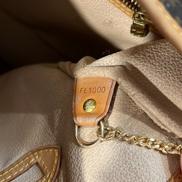 Authentic Louis Vuitton Monogram Bucket GM with pochette and chain - Picture 5 of 13